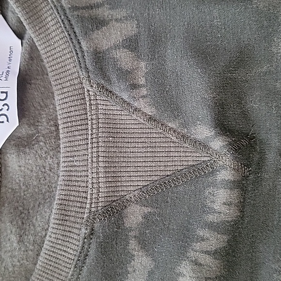 3/$12 Dark olive sweatshirt junior XL - Picture 3 of 6
